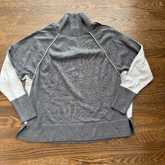 VINEYARD VINES Turtle neck Sweater Women's size LARGE two tone - Picture 2 of 6